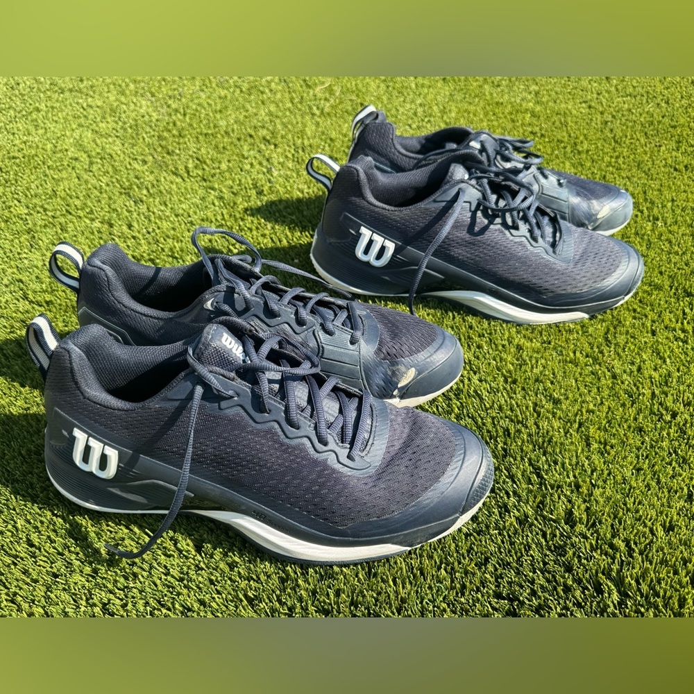 Wilson Navy Blue Men’s Athletic Tennis Shoes with Cushioned Support size 11,5 c